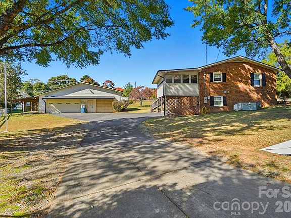 2nd image of 2601 Entrance Ave
