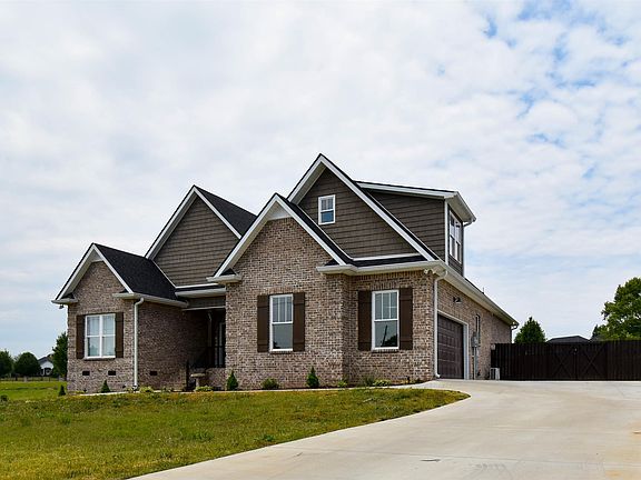 3rd image of 303 Honeysuckle Ln