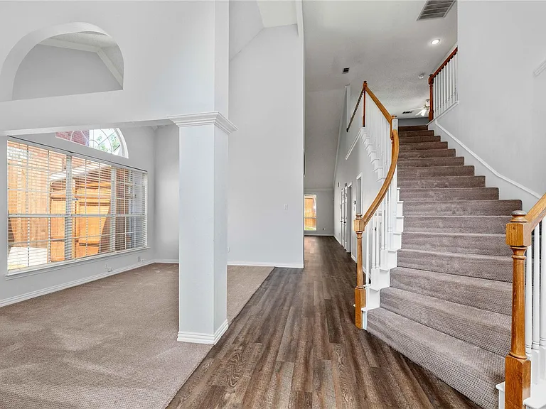 2324 Dyers Oak Dr — Photo 8