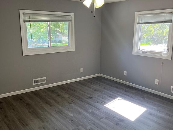 3rd image of 308 Belle Aire Dr #L