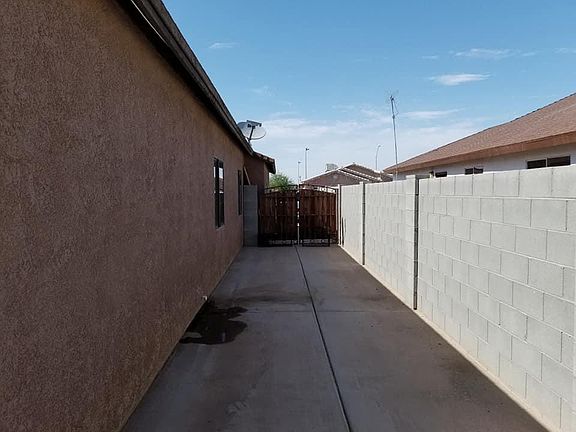 3rd image of 1823 E San Pedro St
