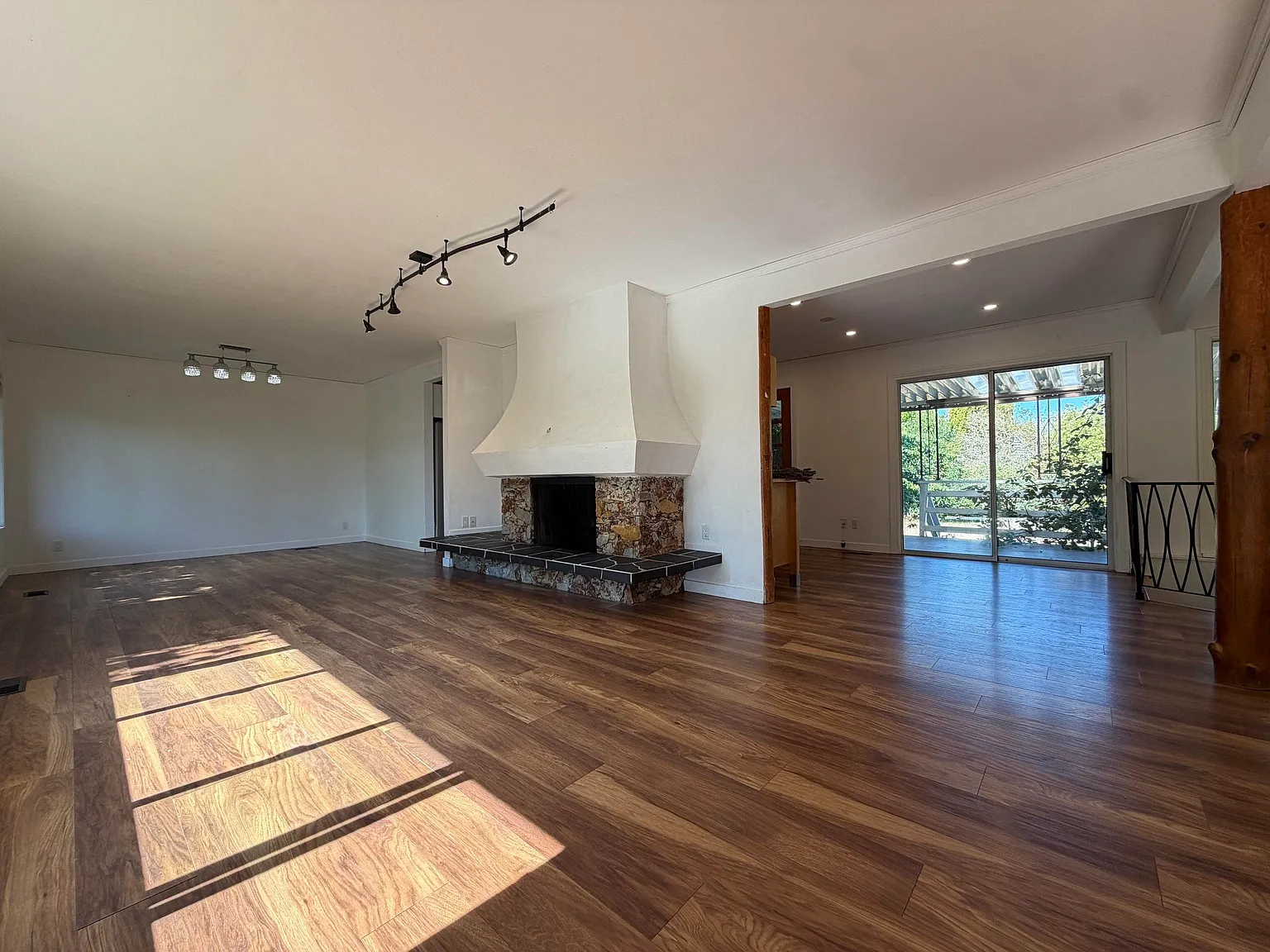 4 bed, 2800 sqft, $3,500 — Photo 3