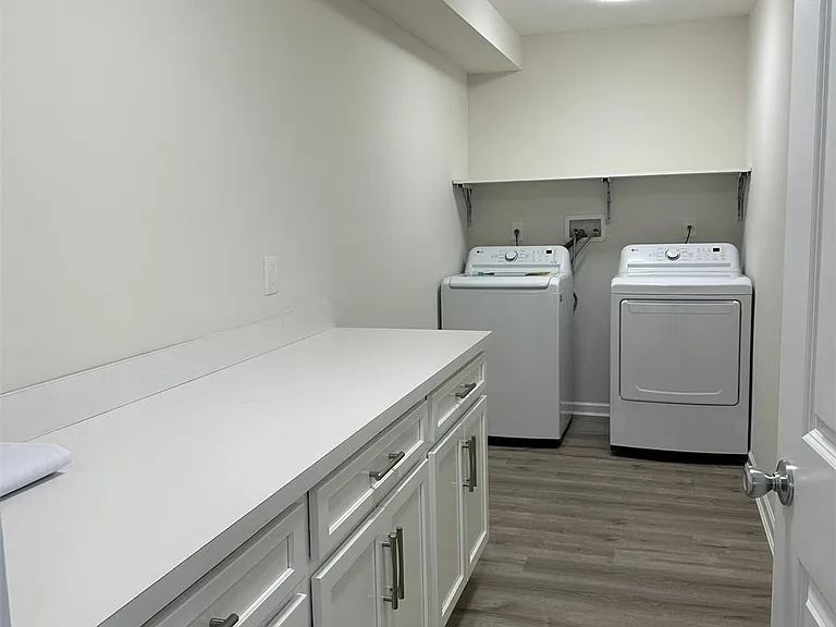125 W Main St — Photo 14