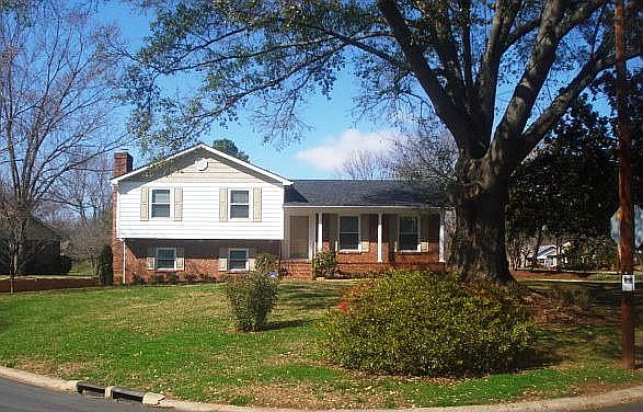 Large spacious front yard