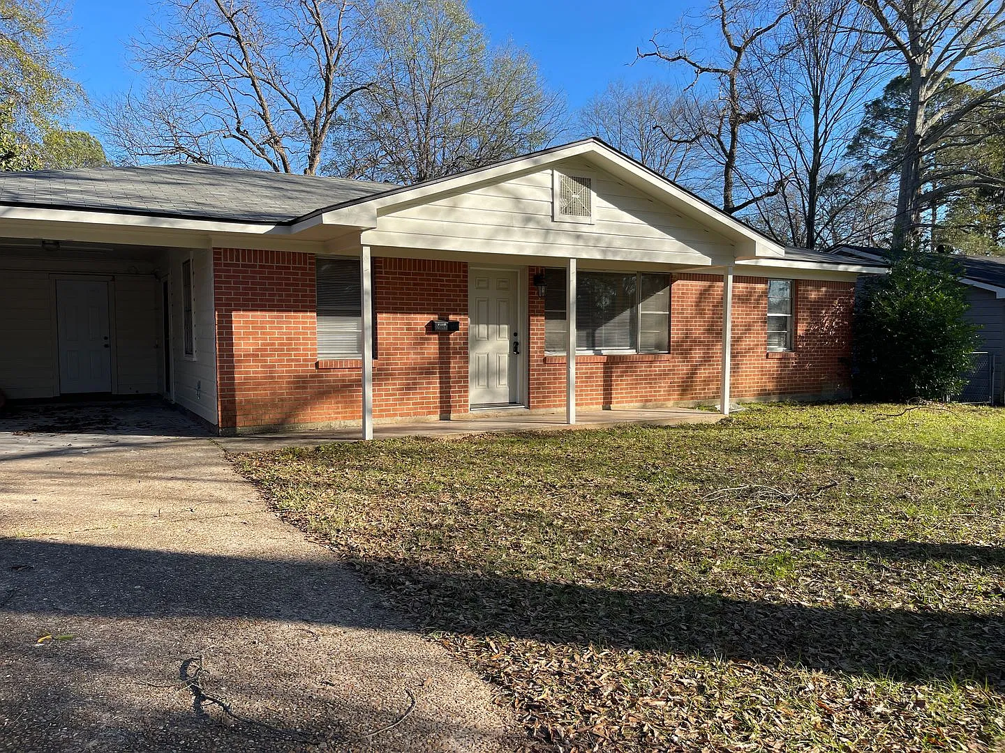 Southern Hills 3/1 Cute Brick Home — Photo 1