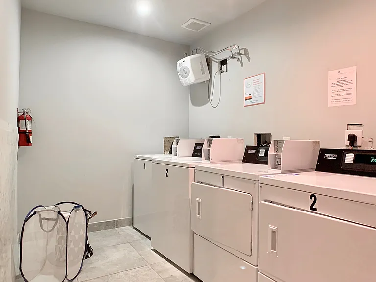 244 Hawthorne St #3F — Photo 9