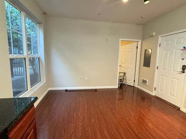 1121 40th St, Emeryville, CA 94608