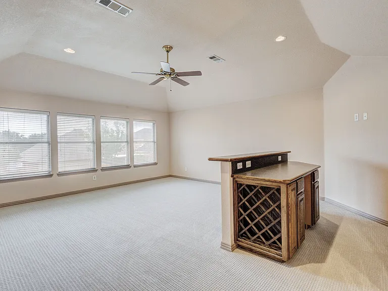 2010 Vista Dr — Photo 16