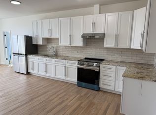 222 N Genesee St #201, Waukegan, IL 60085
