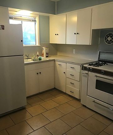 3rd image of 410 Rexford Dr