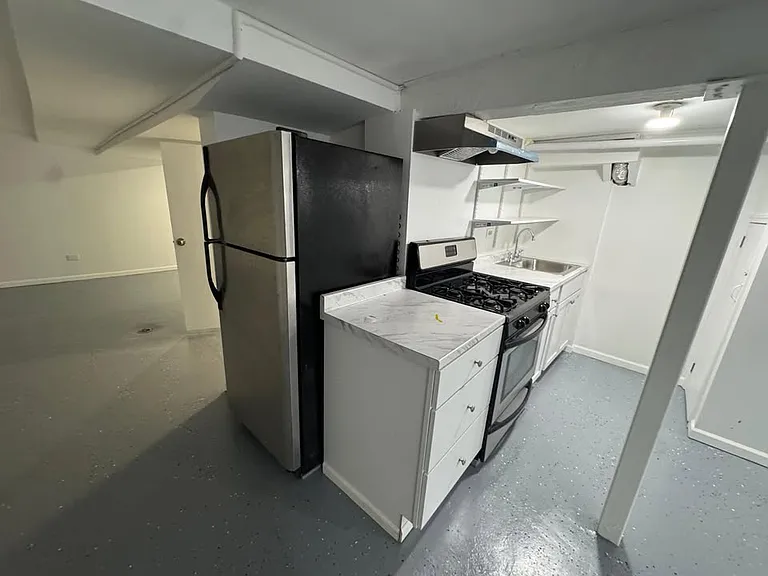 1523 W 18th St #BASEMENT — Photo 3