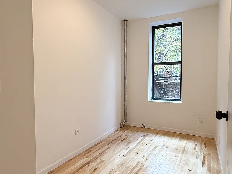 312 W 20th St #1D — Photo 4