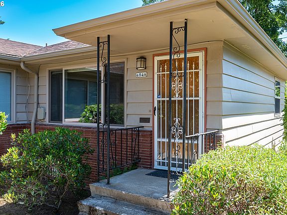 5th image of 4846 SE 63rd Ave
