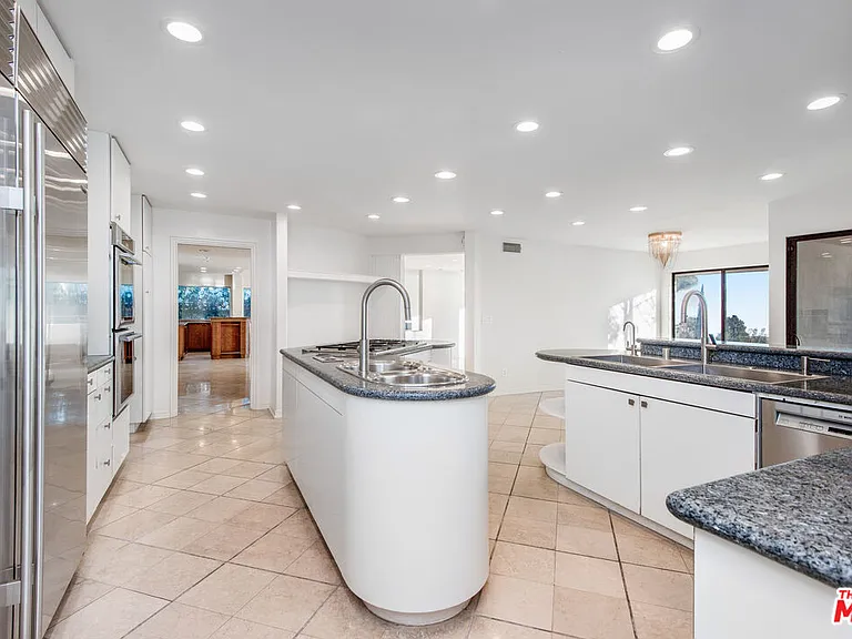 7940 Vulcan Dr — Photo 32