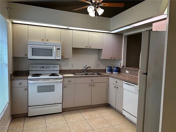 2nd image of 4121/4123 SW 7th Pl