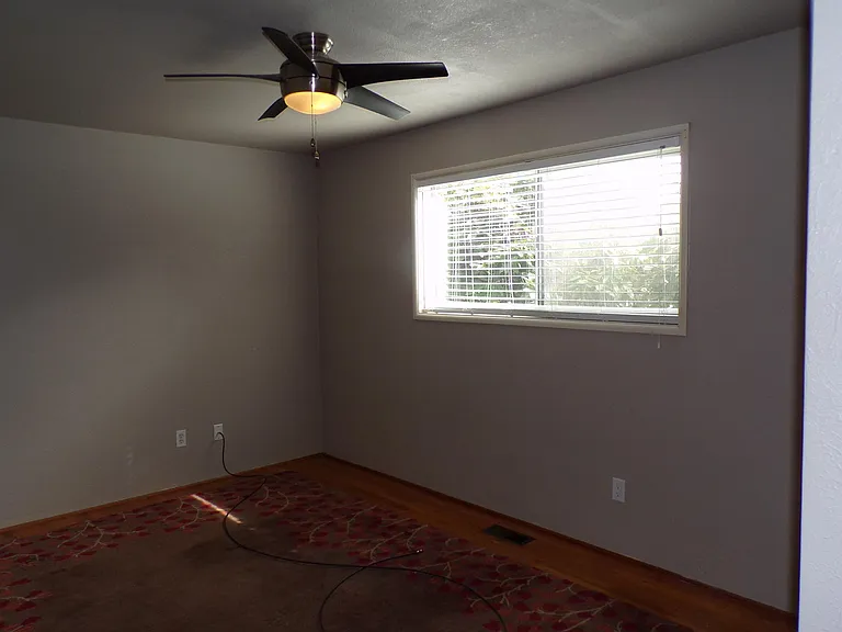 2740 NW Stewart St — Photo 22