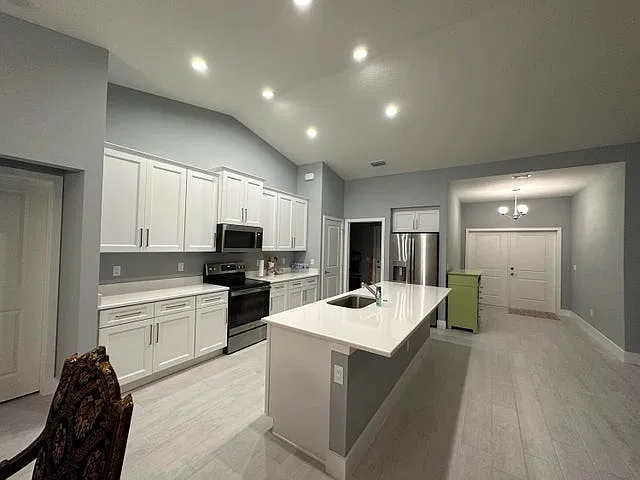 4 bed, 2011 sqft, $4,300 — Photo 2