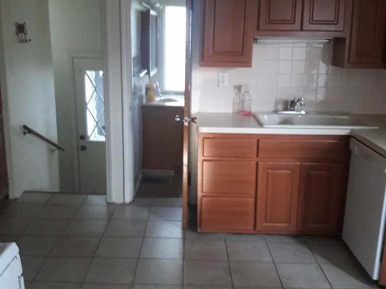 3915 Buechner Ave — Photo 5