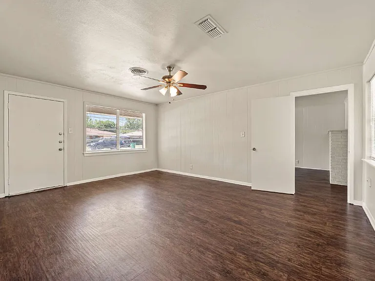 5213 Santa Rosa Dr — Photo 5