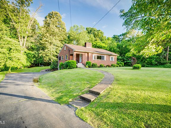 3rd image of 300 Forest Hills Dr