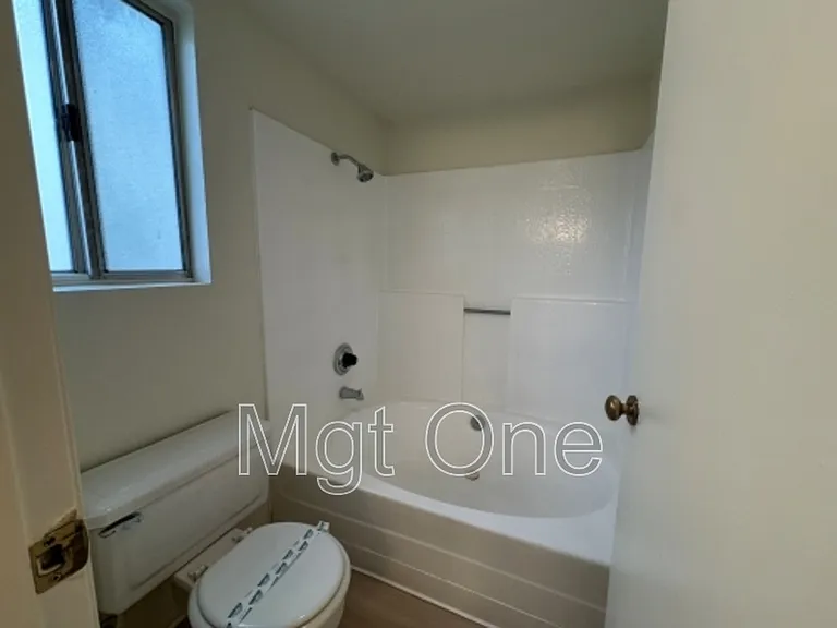 23575 Parkland Ave — Photo 16