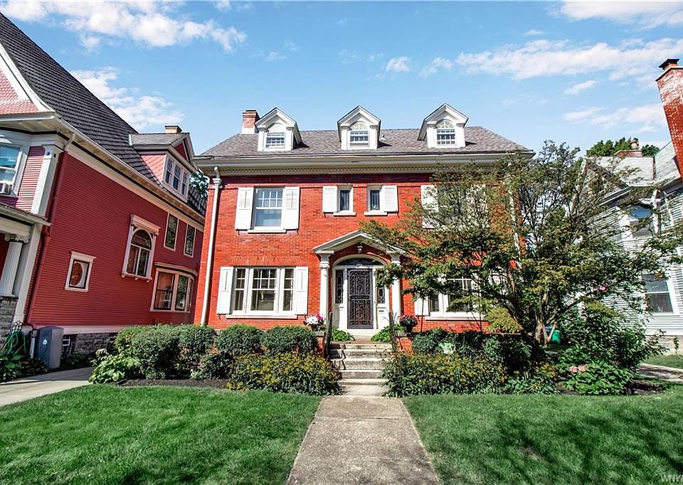 1st image of 216 Crescent Ave