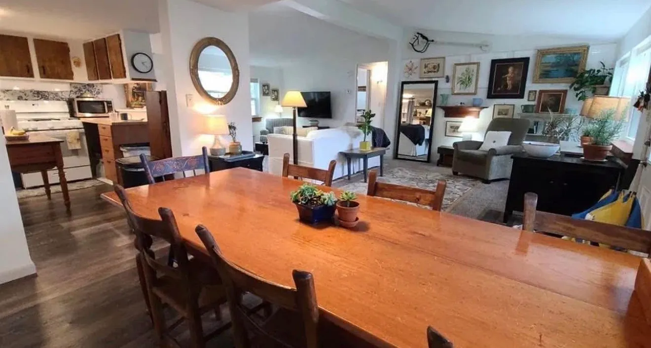 3 bed, 1300 sqft, $2,499 — Photo 4