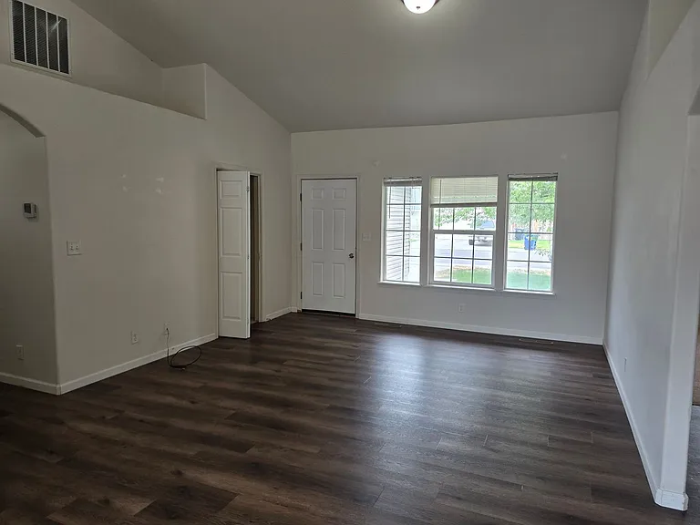 2911 Denise Ave — Photo 2