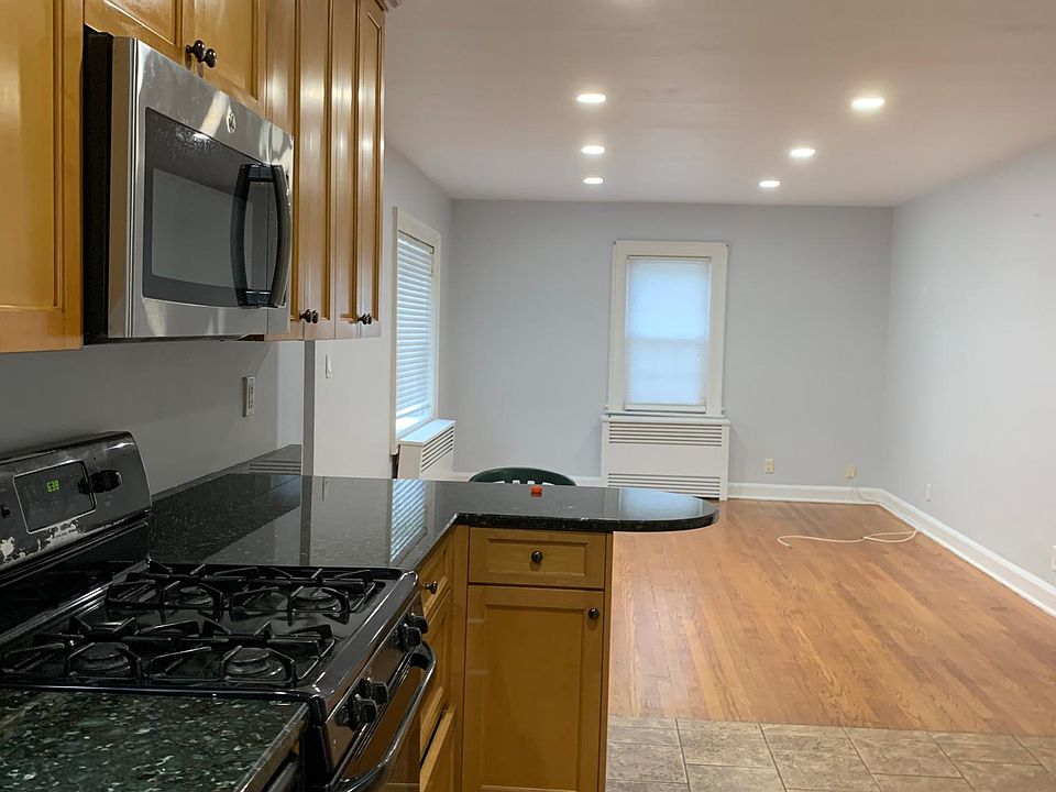 1st image of 8 Washington Pl