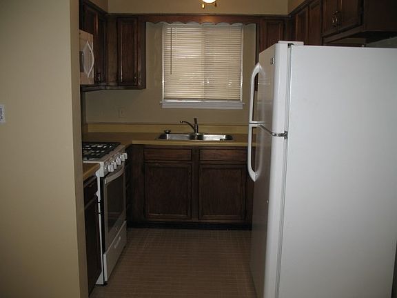 5th image of 709 W 65th St APT 1
