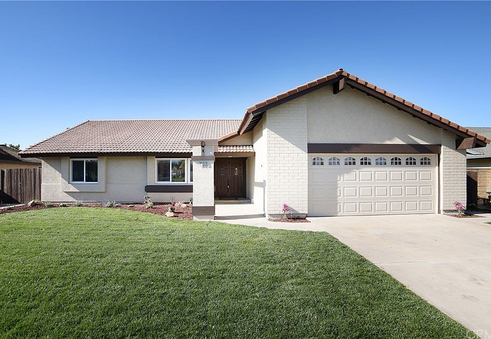 1st image of 723 Pioneer Dr