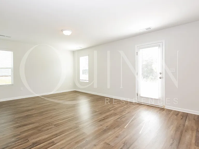 Tyger Pointe — Photo 17