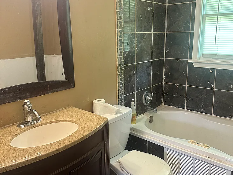 3220 Memorial Dr — Photo 10
