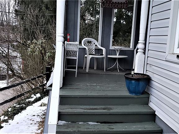 2nd image of 202 Park Ave