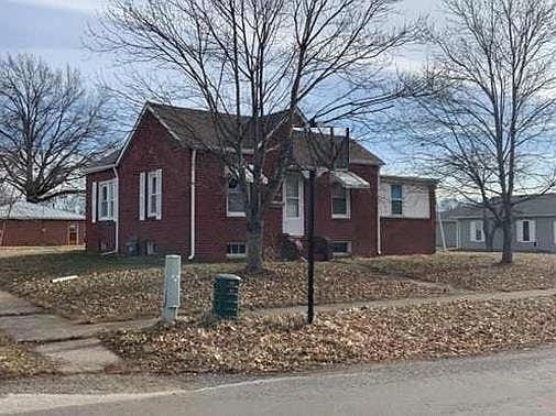 2nd image of 800 S Van Buren St
