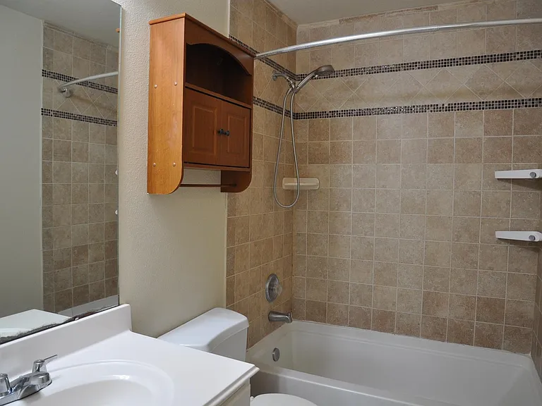 20734 Settlers Lake Cir N — Photo 23