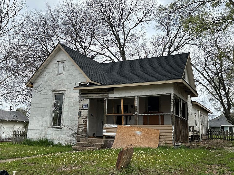 1st image of 225 W Monterey St