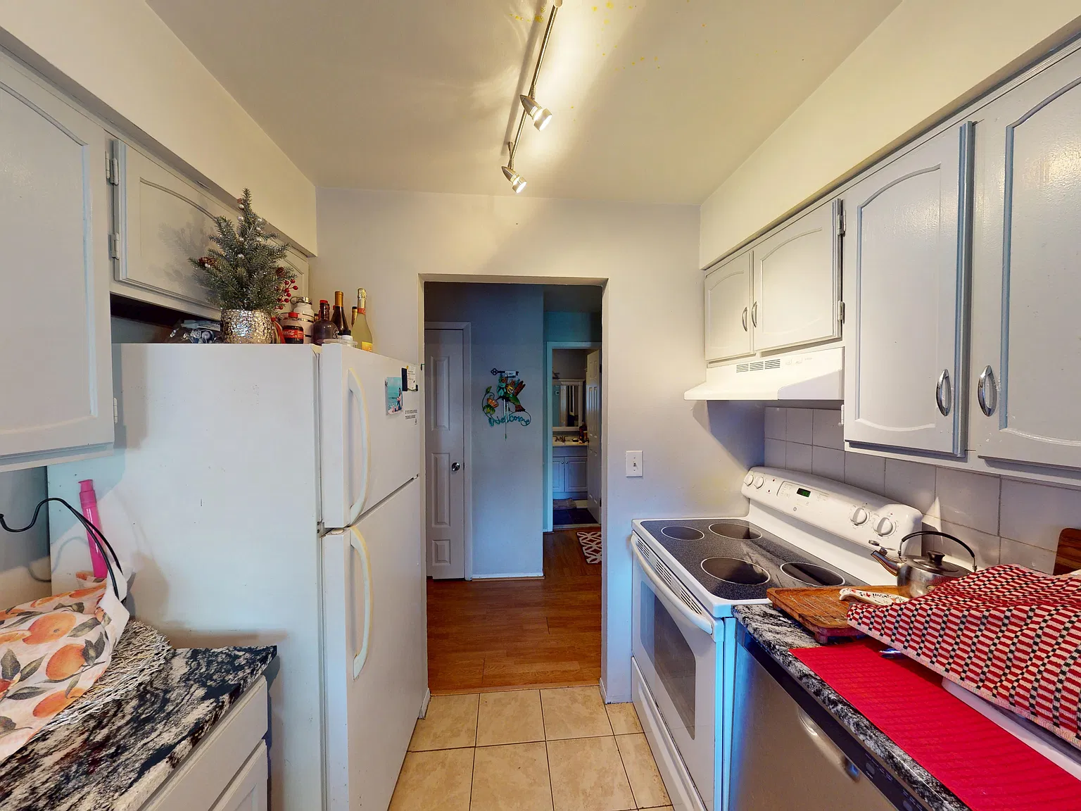 1 bed, 735 sqft, $2,300 — Photo 2