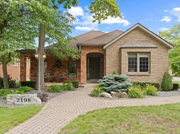 2198 Suzanne St, Lasalle, ON N9H 2K3