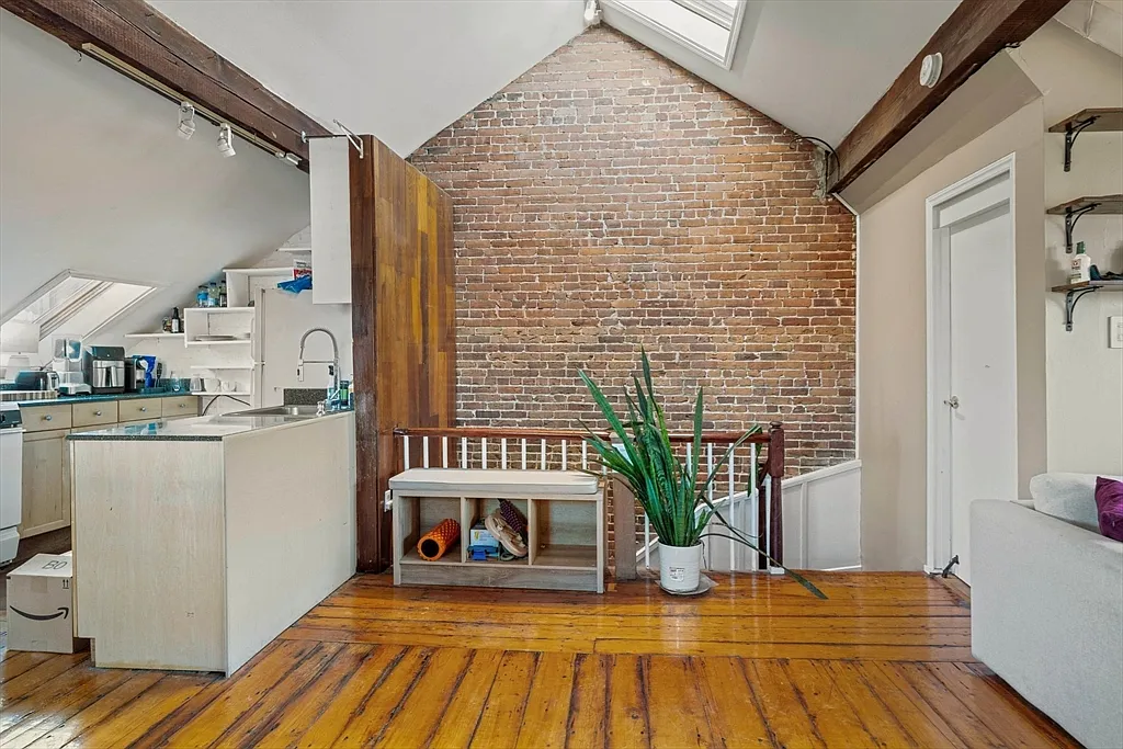 2 bed, 2.0 bath, 1000 sqft, $4,300 — Photo 2