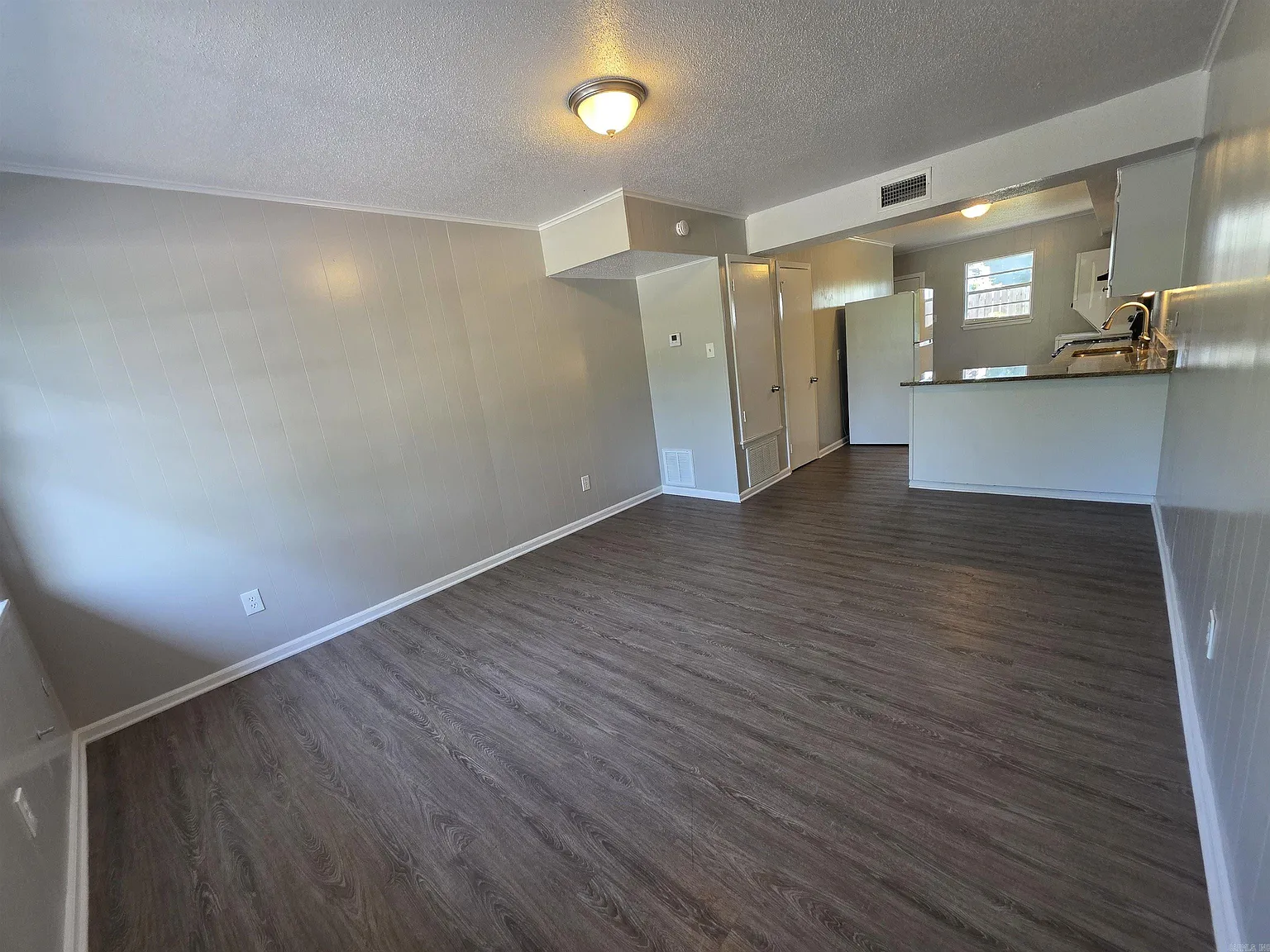 2 bed, 1.5 bath, 850 sqft, $795 — Photo 2