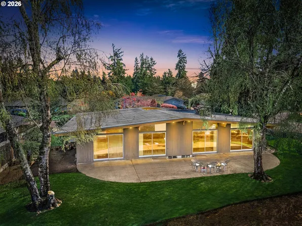 2205 NE Country Club Dr, Canby, OR 97013