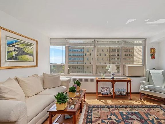 3rd image of 3950 N Lake Shore Dr APT 701A