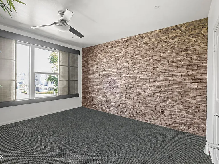 1901 Victoria Ave #201 — Photo 30