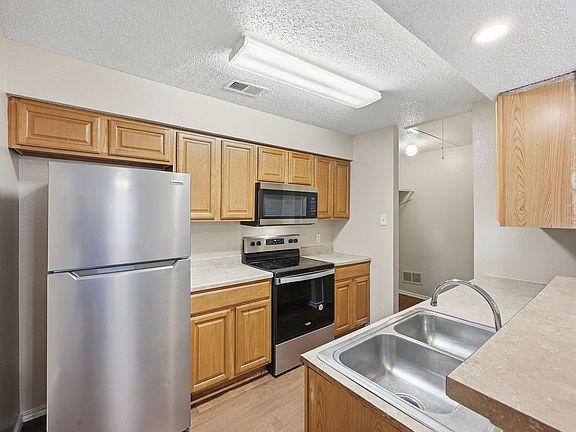 3rd image of 3416 Colonial Dr