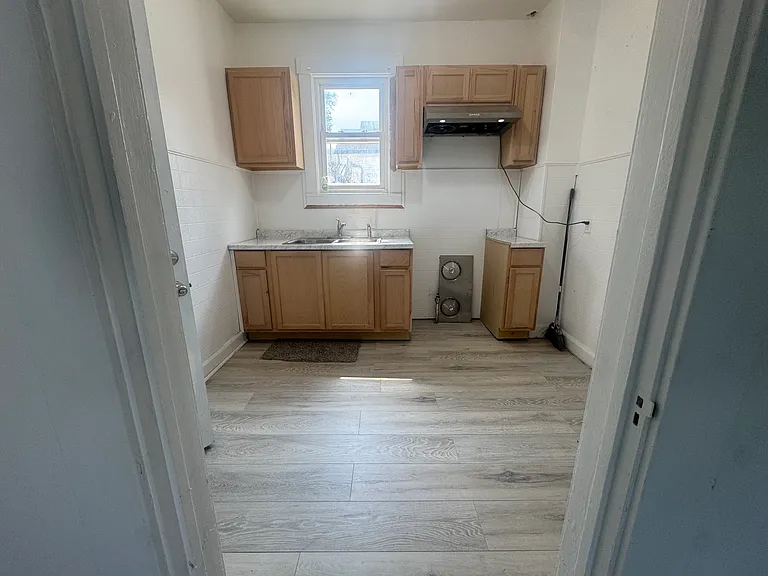 335 Elberen St — Photo 7
