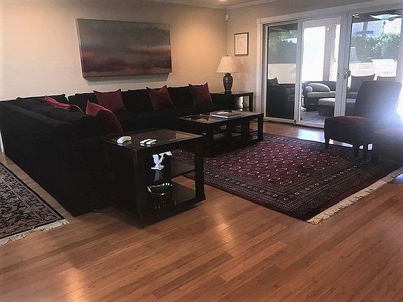 Living Room (18 X 15)