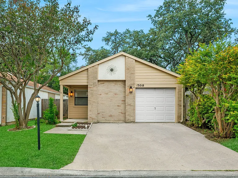 13018 Brook Garden Ln — Photo 2