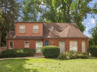 6510 Elmcrest Dr, Windsor Heights, IA 50324