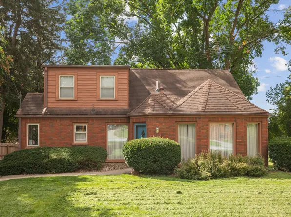 6510 Elmcrest Dr, Windsor Heights, IA 50324